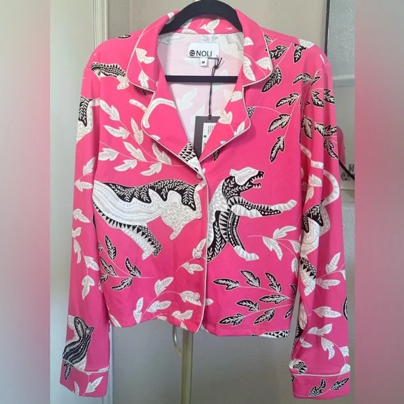 NWT - Noli Pink and White Cheetah Print Collared Button-Up Shirt - Size M - Picture 3 of 14